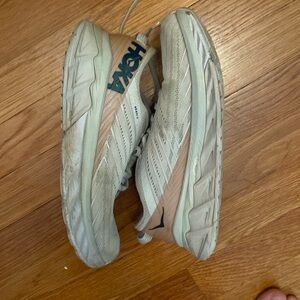 Women’s pink and white hoka shoes